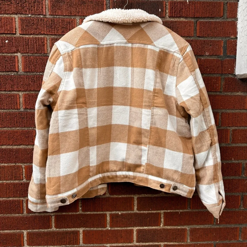 Love Tree tan and white Sherpa plaid jacket coat - Picture 6 of 8